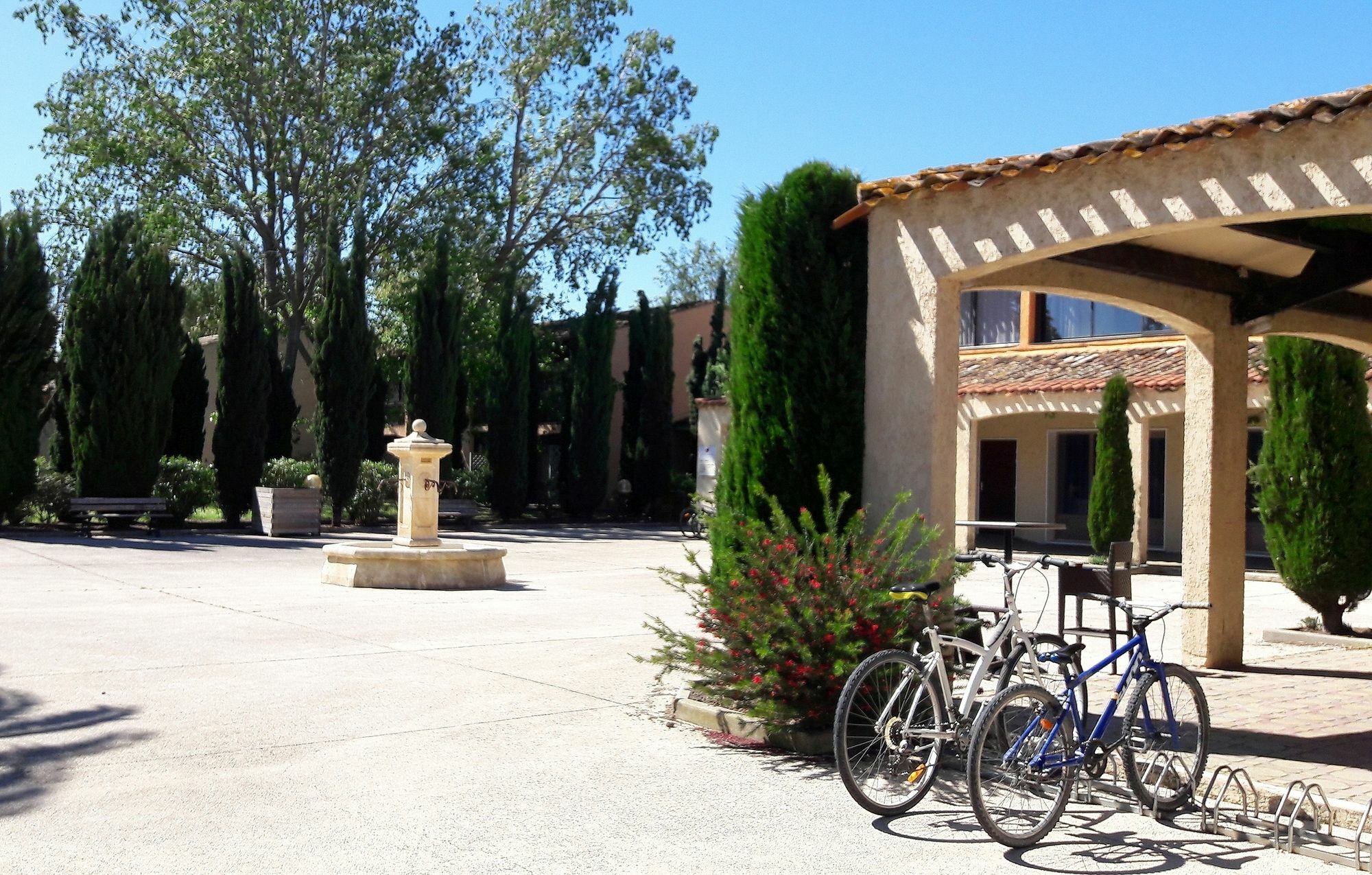 Residence Odalys Le Village Camarguais Les Gardians Arles Exterior foto